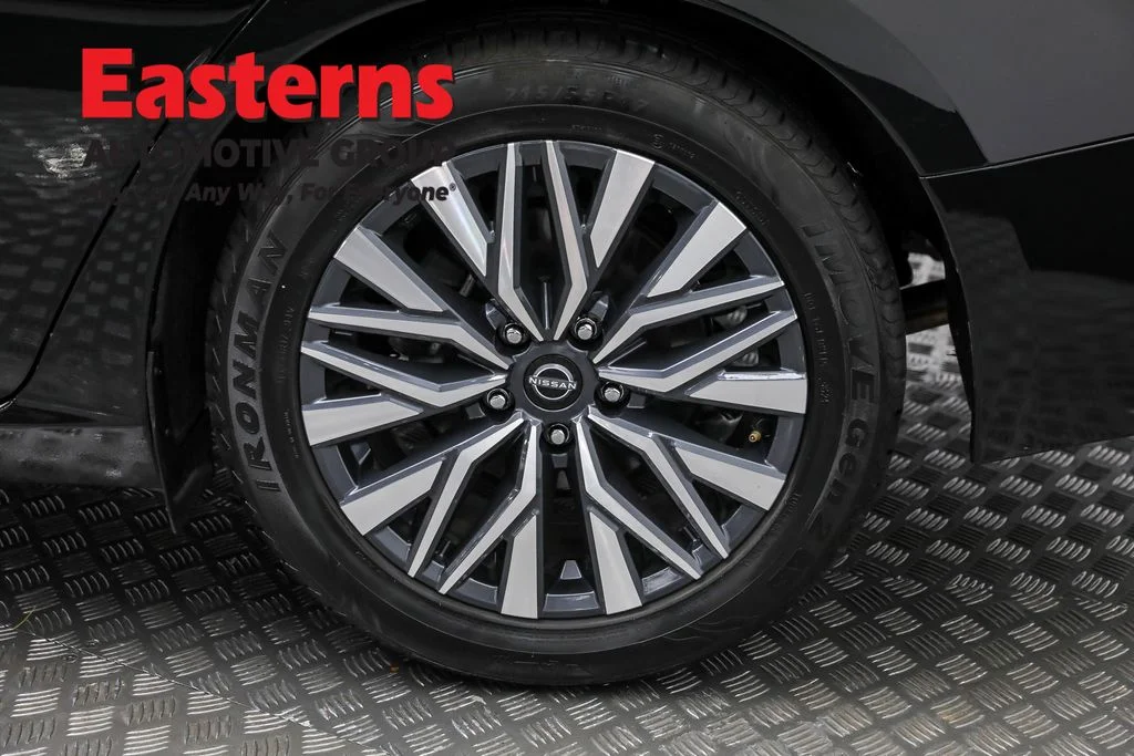 Used 2024 Black Nissan 2.5 SV image 31