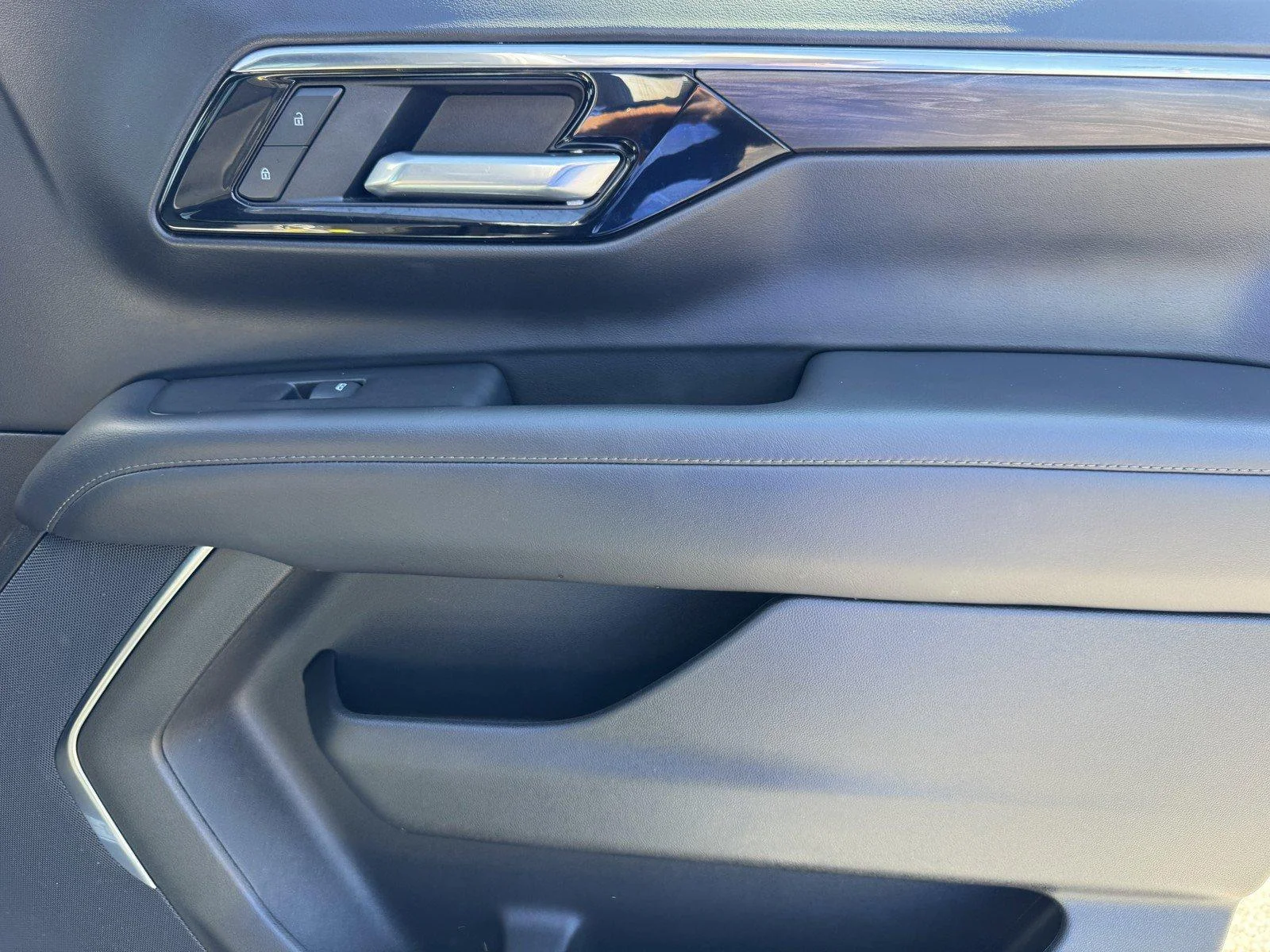 Used 2025 Sterling Gray Metallic Chevrolet Z71 image 9