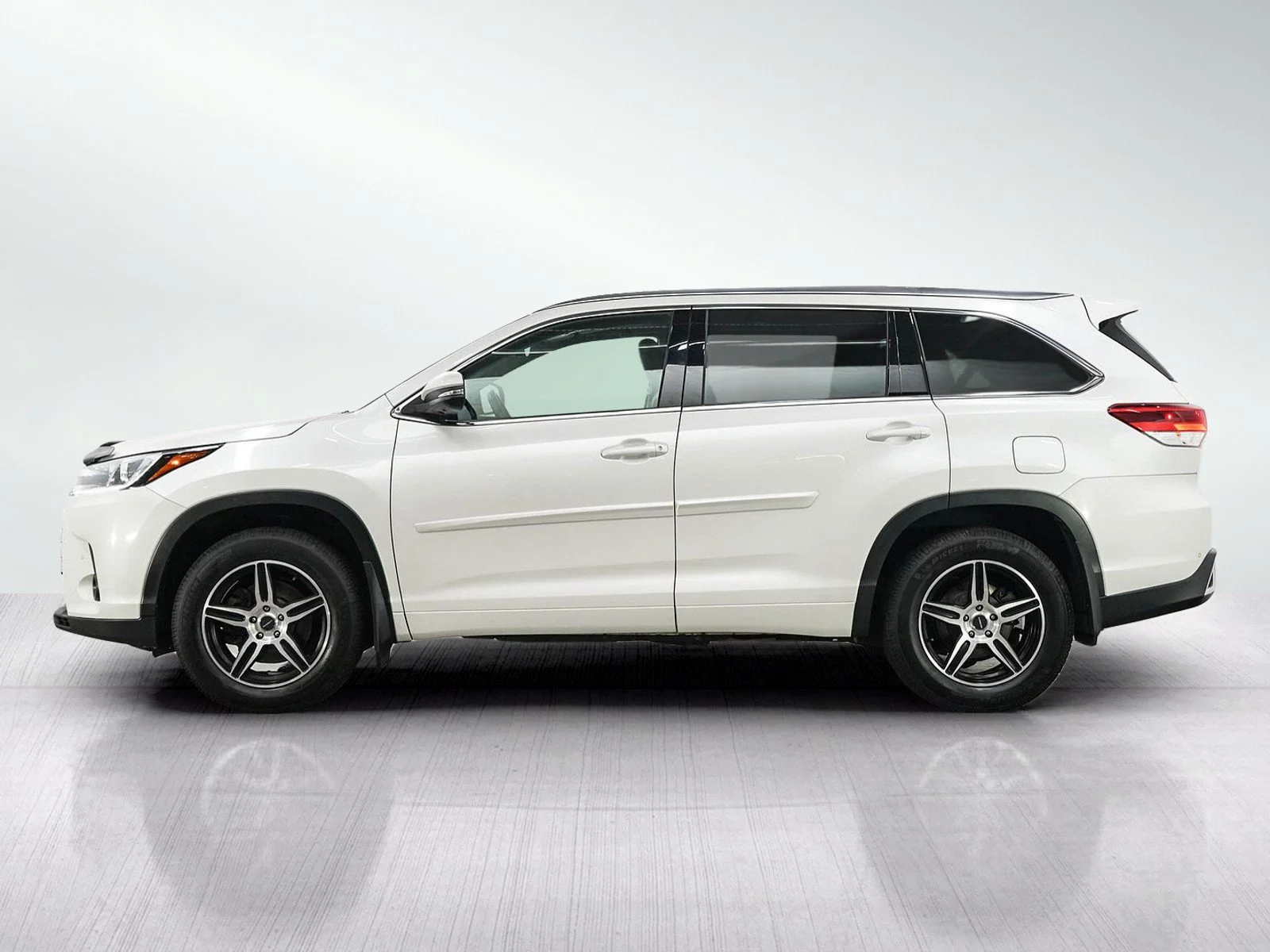Used 2017 Toyota Highlander Limited Platinum with VIN 5TDDZRFH3HS455880 for sale in Wayzata, Minnesota