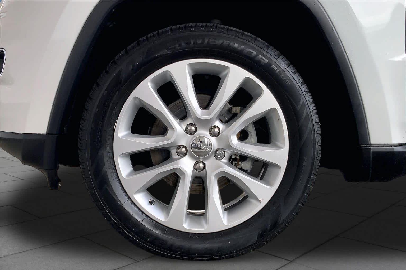 Used 2017 Bright White Clearcoat Jeep Limited image 11