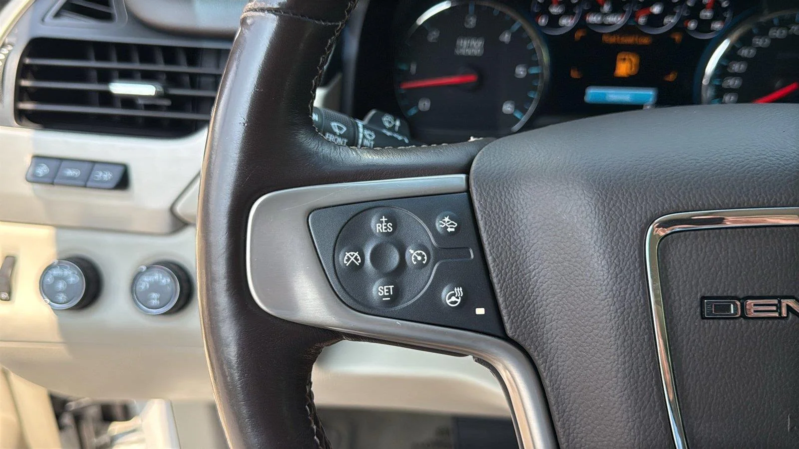 Used 2019 White Frost Tricoat GMC Denali image 42
