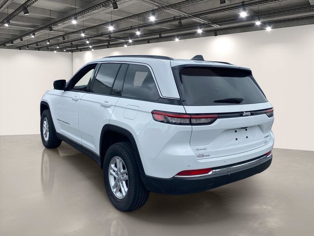 Used 2025 Bright White Clearcoat Jeep Laredo image 5