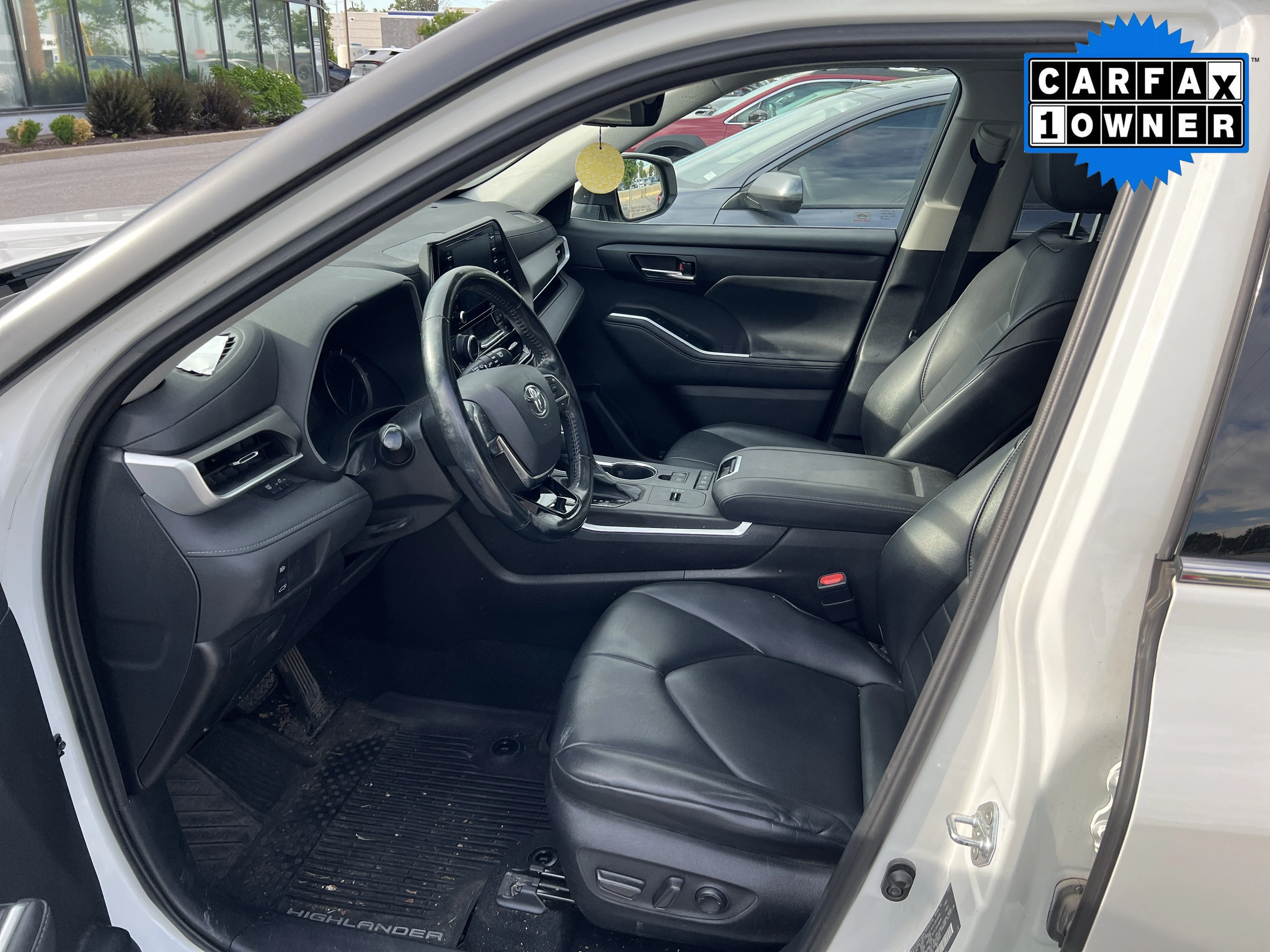 Used 2020 Blizzard Pearl Toyota Hybrid XLE image 5