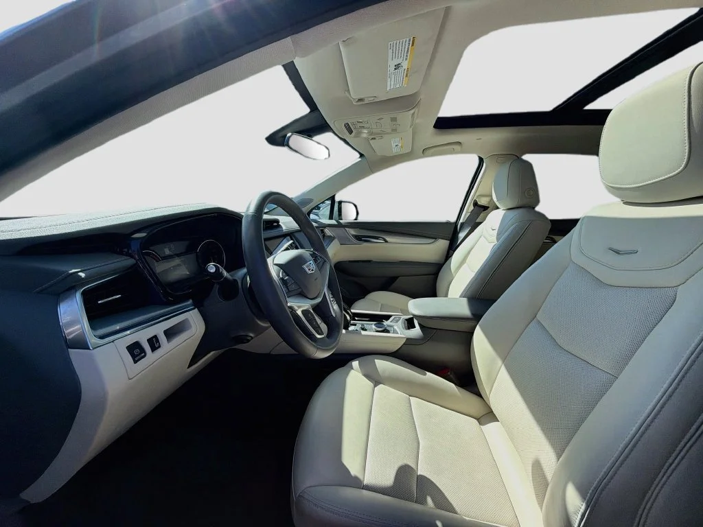 Used 2025 Argent Silver Metallic Cadillac Premium Luxury image 21
