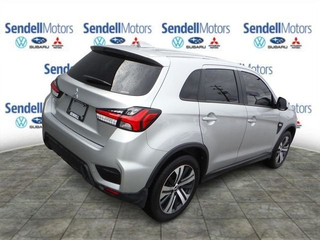 Used 2023  Mitsubishi  image 9
