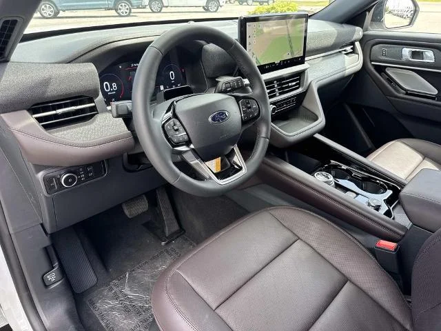 New 2026 Star White Metallic Tri-Coat Ford Platinum™ image 22