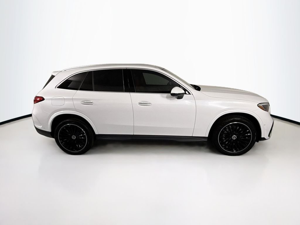 New 2027 Moonlight White Metallic Mercedes-Benz GLC 300 image 4