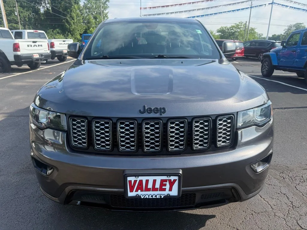 Used 2018 Gray Jeep Altitude image 9