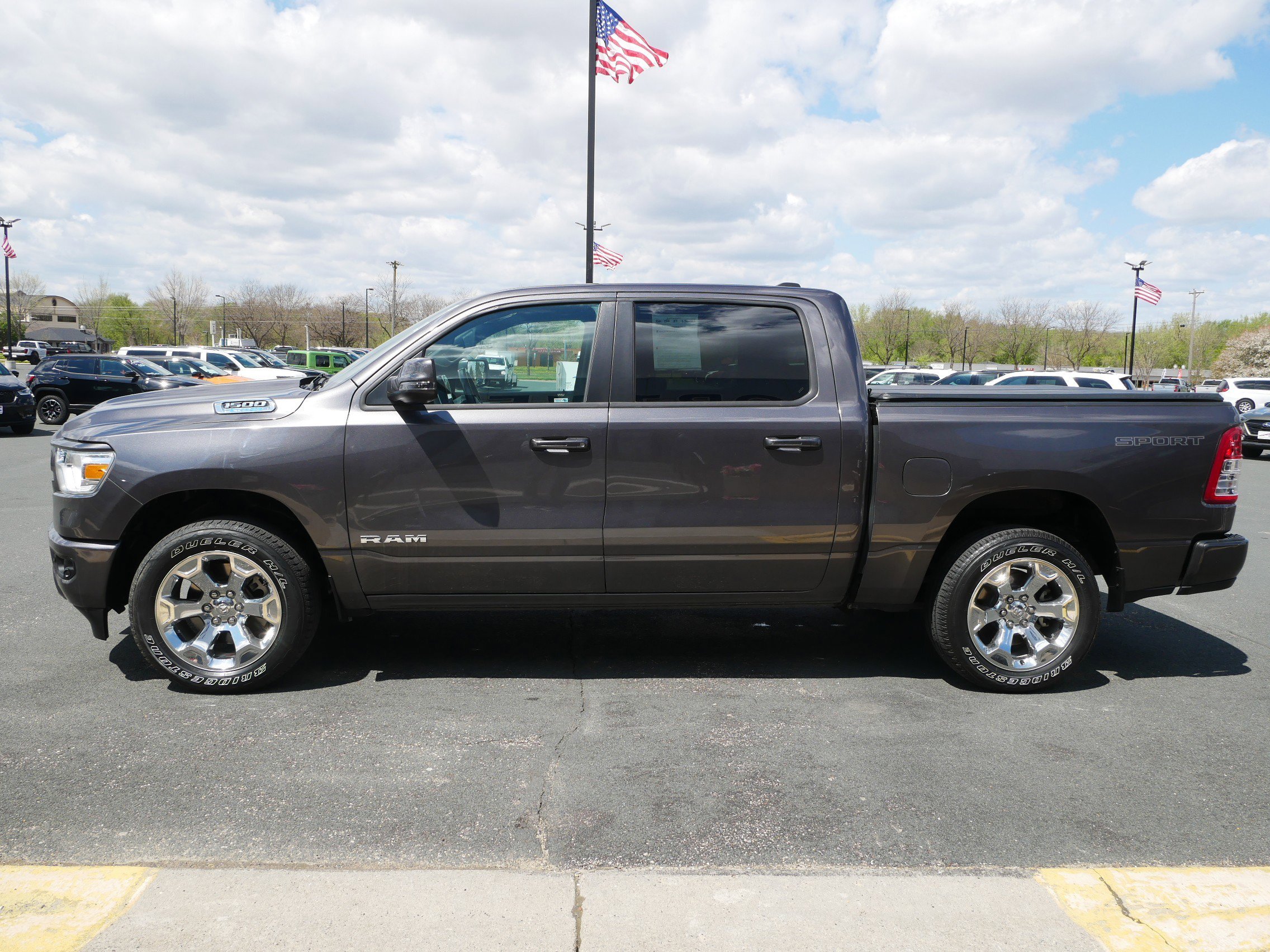 View vehicle photo 5