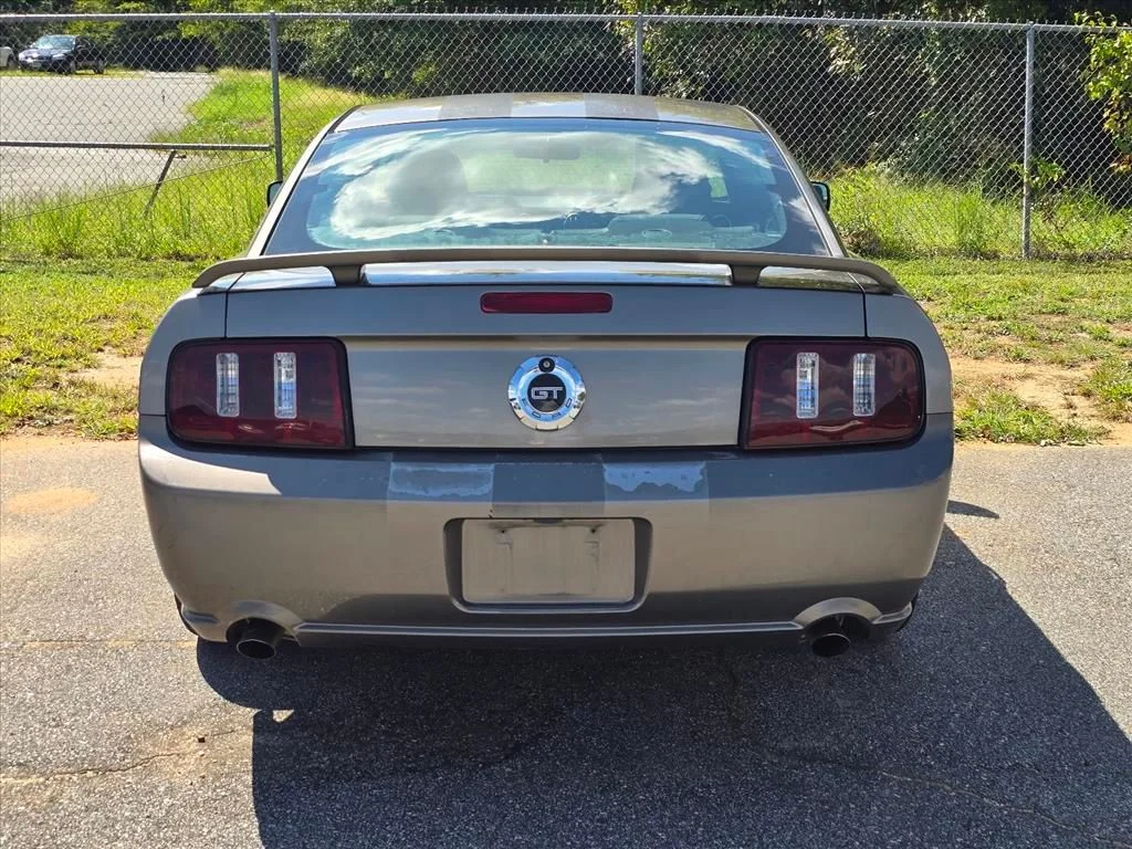 Used 2005 Gray Ford GT Premium image 11