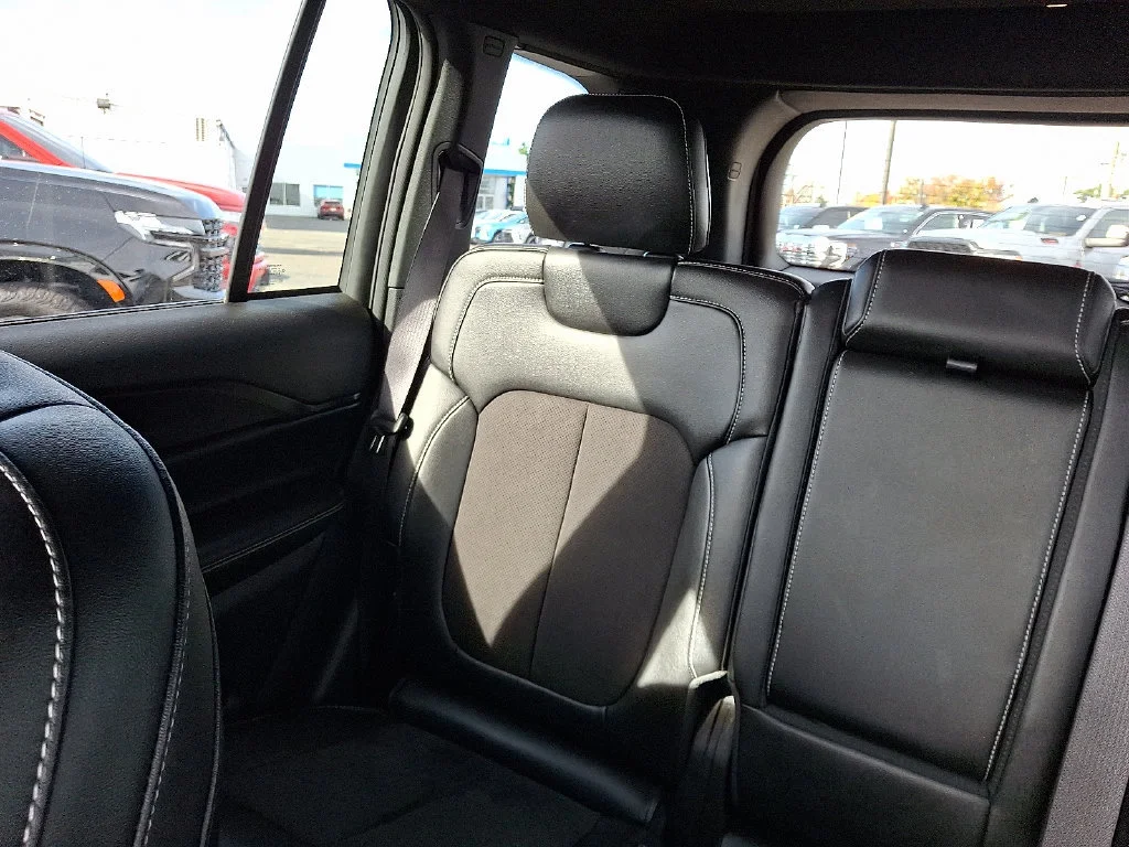 Used 2023 White Jeep Altitude 4x4 image 19