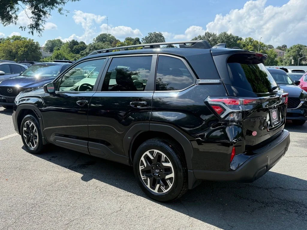 Used 2025 Crystal Black Silica Subaru Premium image 8