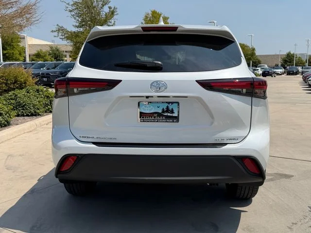 New 2026 Wind Chill Pearl Toyota XLE image 3