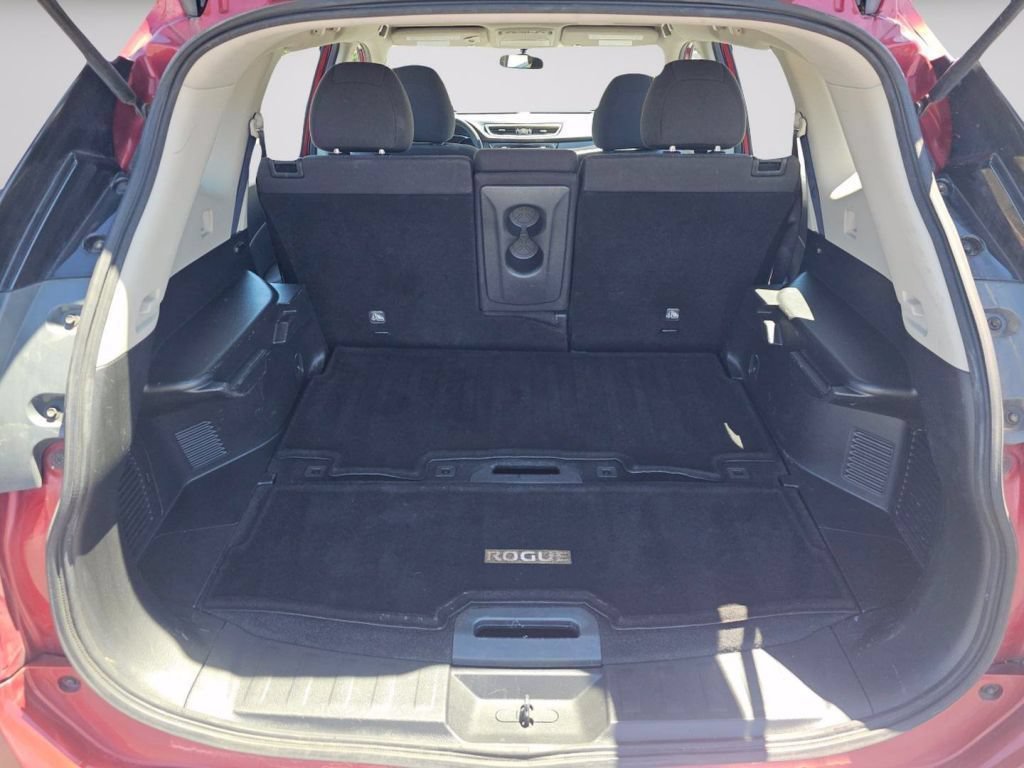 Used 2016 Cayenne Red Nissan S image 25