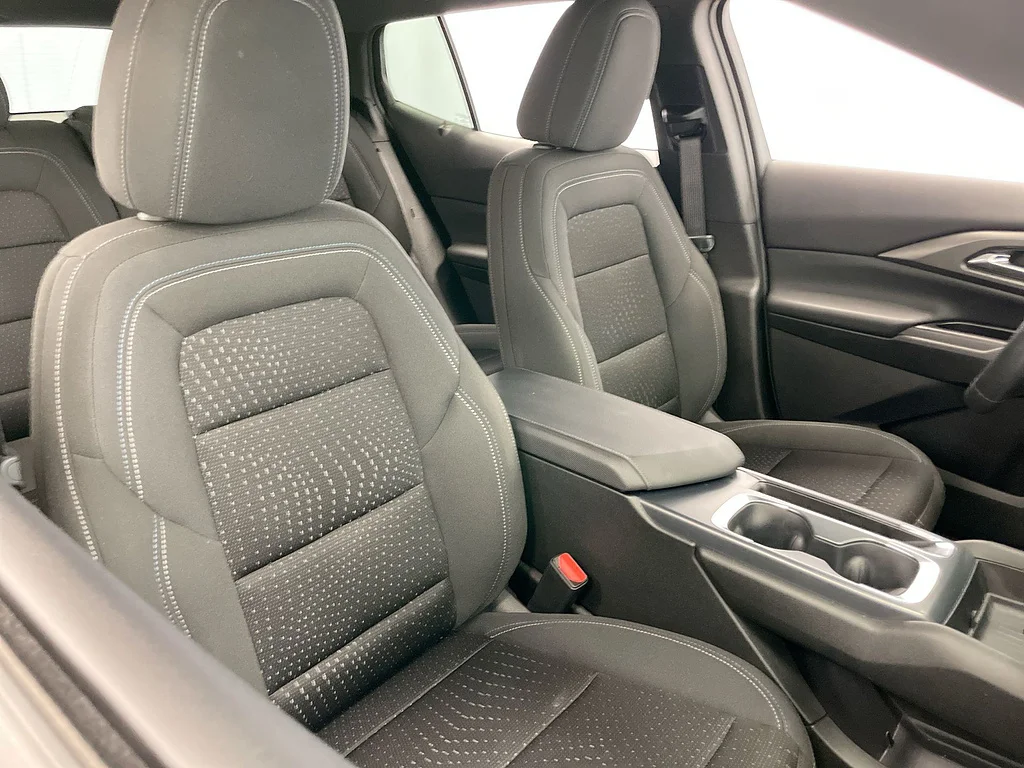 Used 2025 Summit White Chevrolet LT image 26