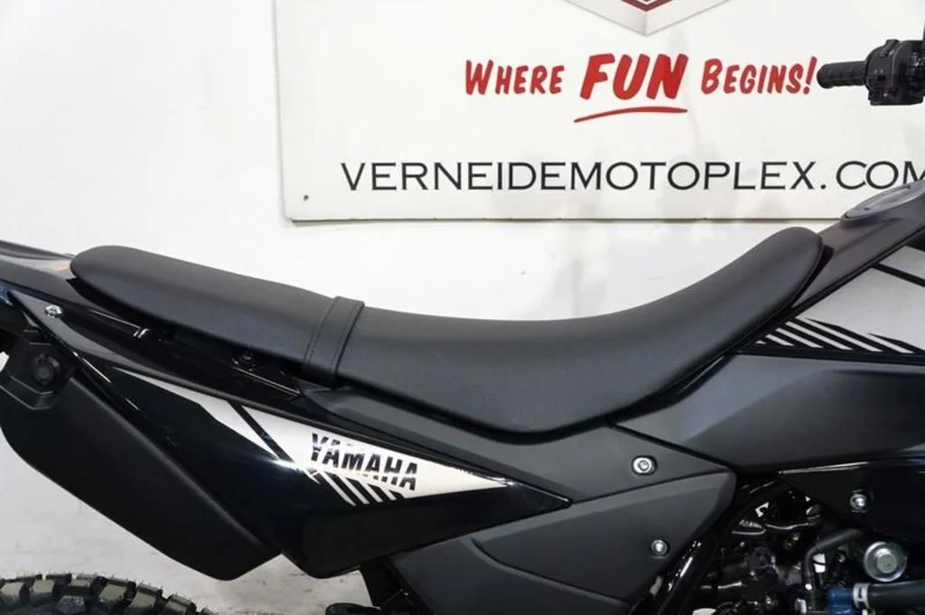 New 2026 BLACK Yamaha 125R image 10