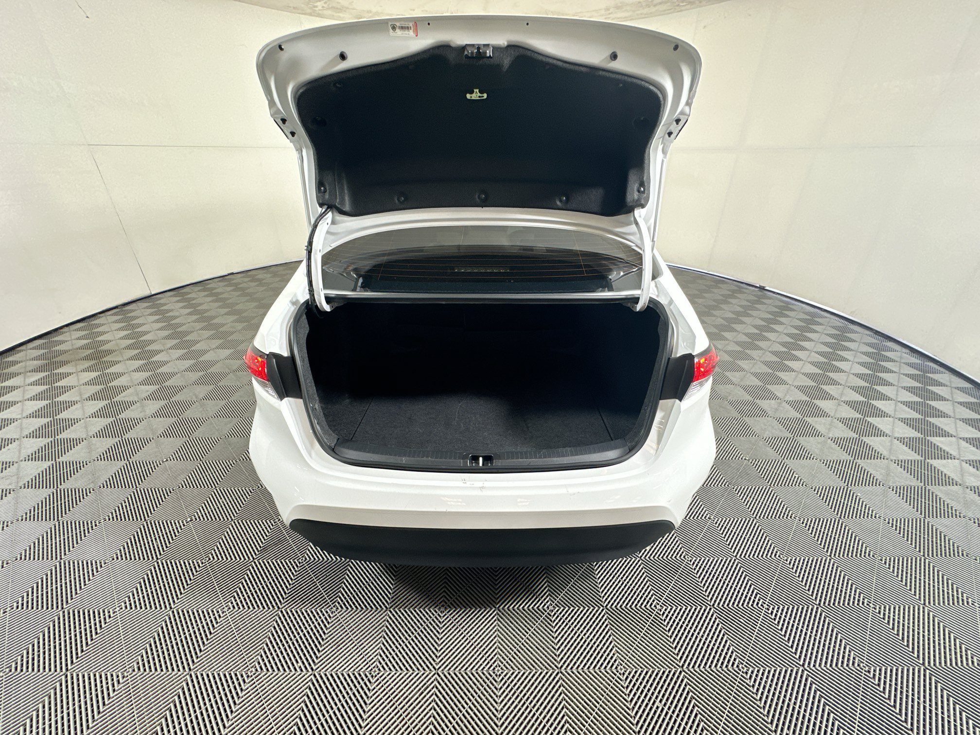 Certified Used 2025 Ice Toyota LE image 30