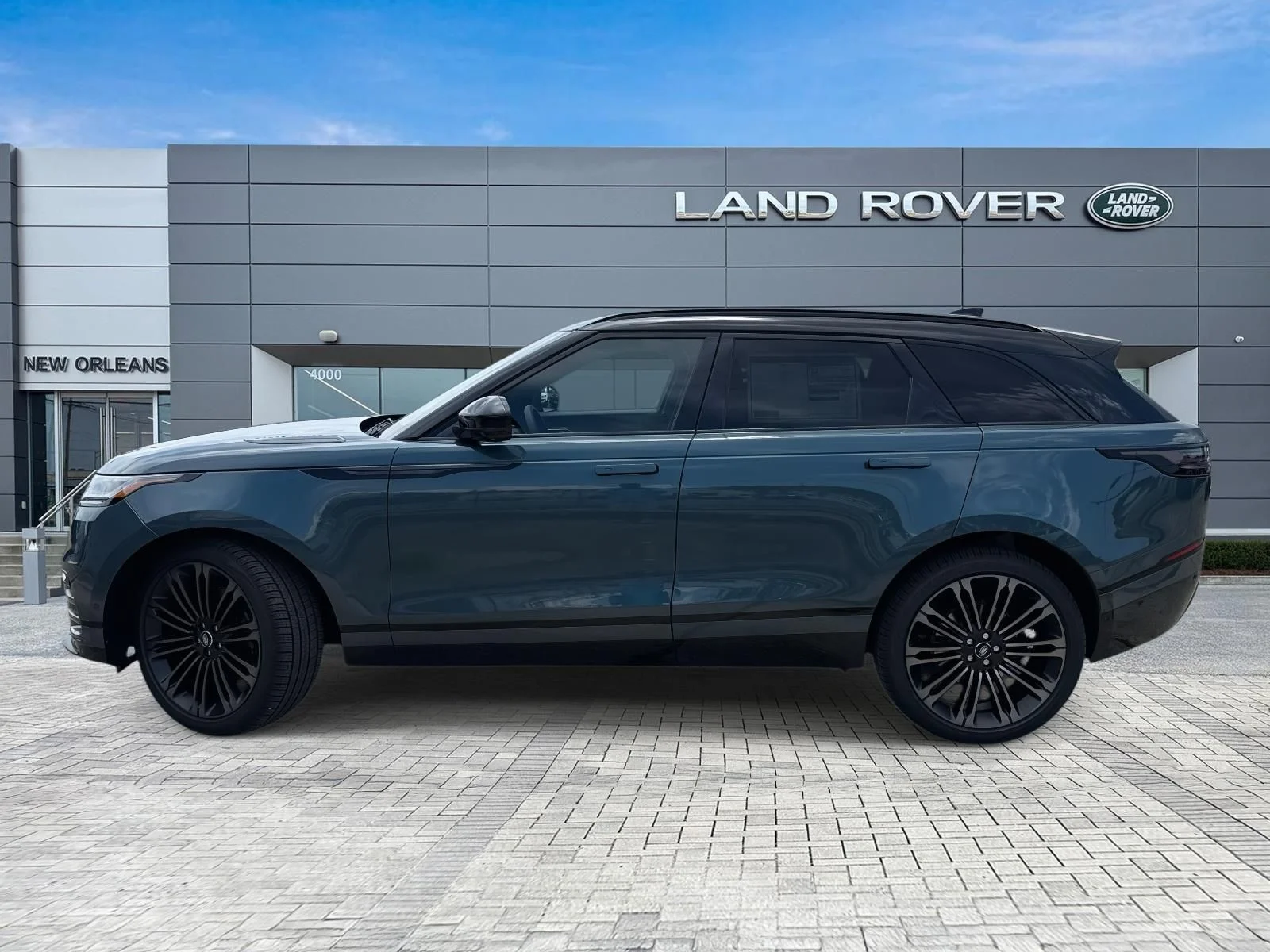 New 2026 Giola Green Land Rover Dynamic SE image 2