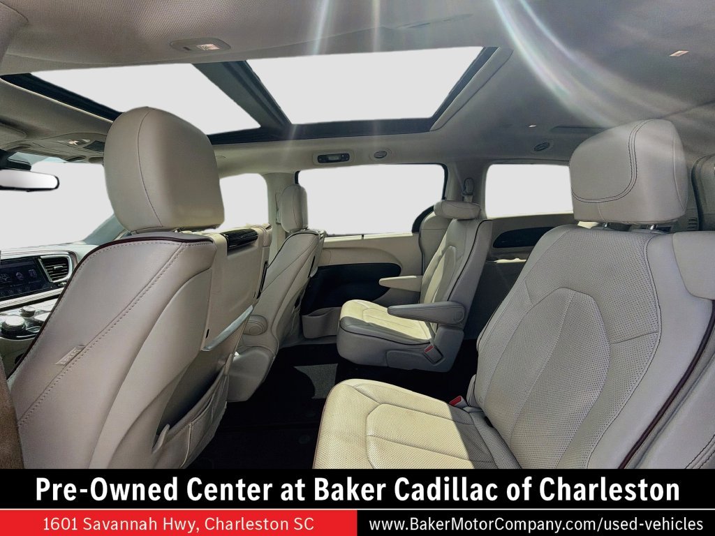 Used 2018 White Chrysler Limited image 26