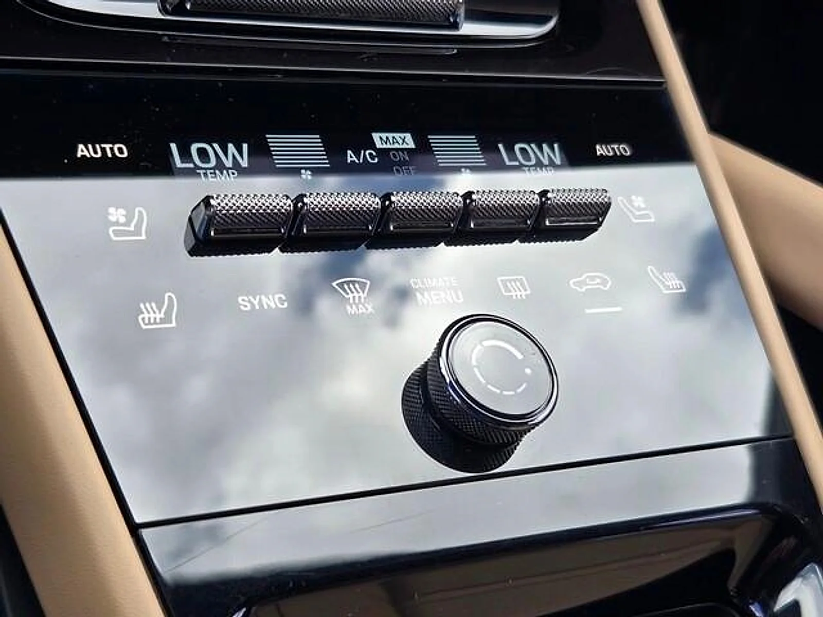 Used 2025  Porsche  image 17