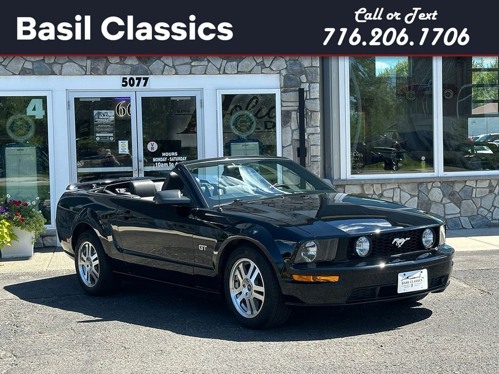 Used 2005 Black Ford  image 1