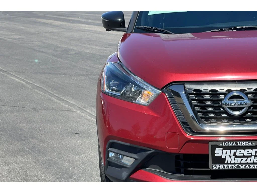 Used 2018 Cayenne Red/Super Black Nissan SR image 18