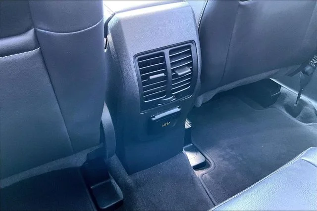 Used 2018 Magnetic Metallic Ford Titanium image 10