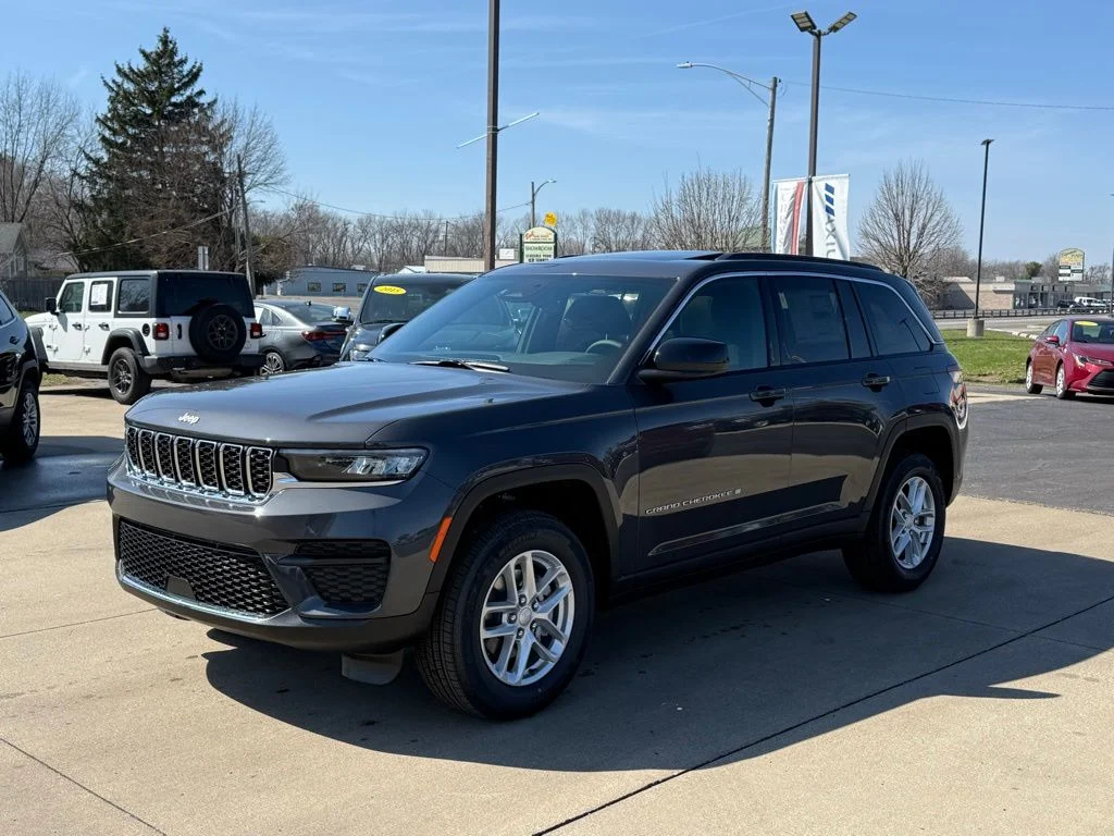 New 2026 Baltic Gray Metallic Clear-Coat Exterior Paint Jeep Laredo image 3