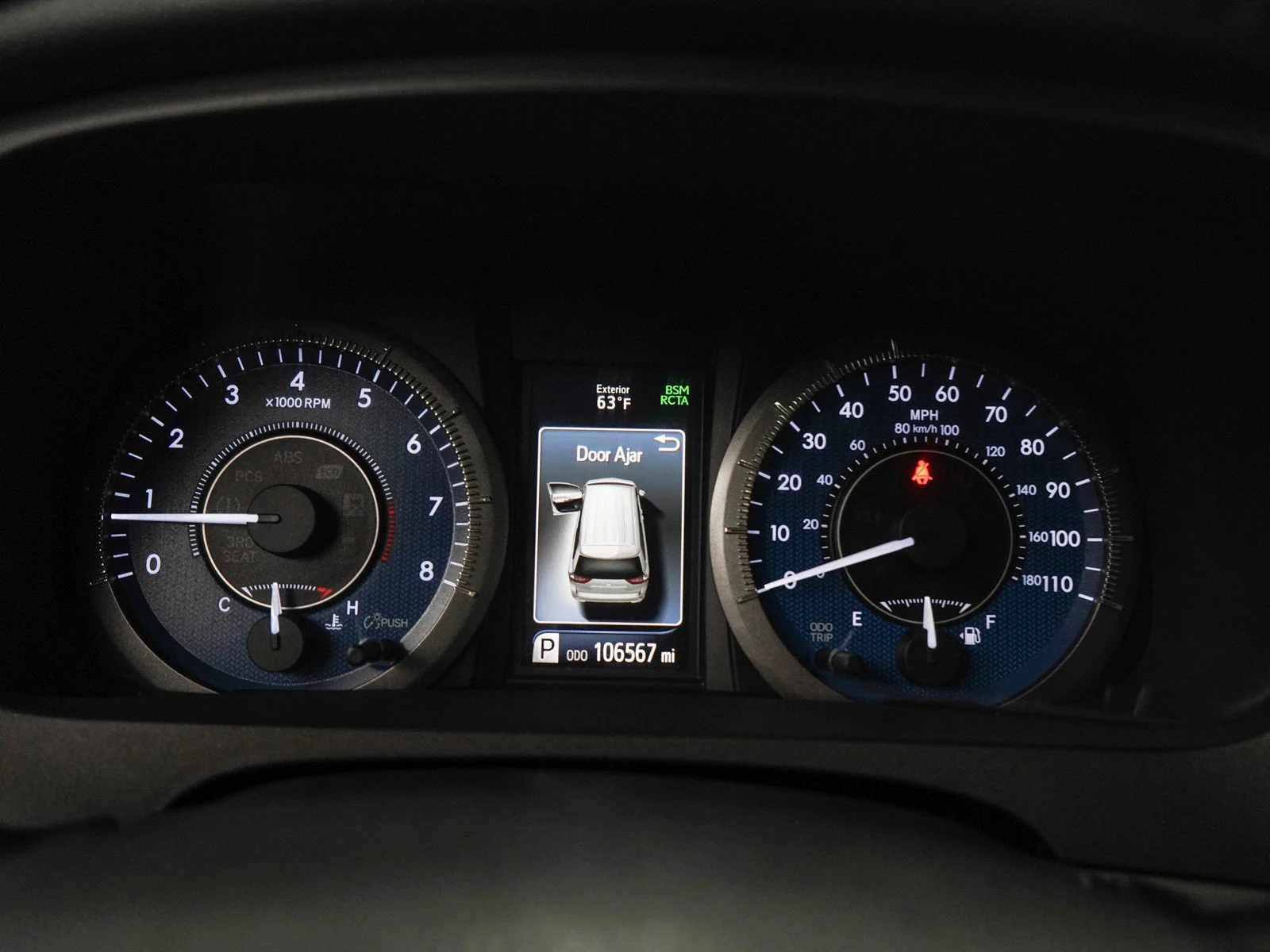 Used 2018 Silver Sky Metallic Toyota XLE Premium FWD 8-Passenger image 28