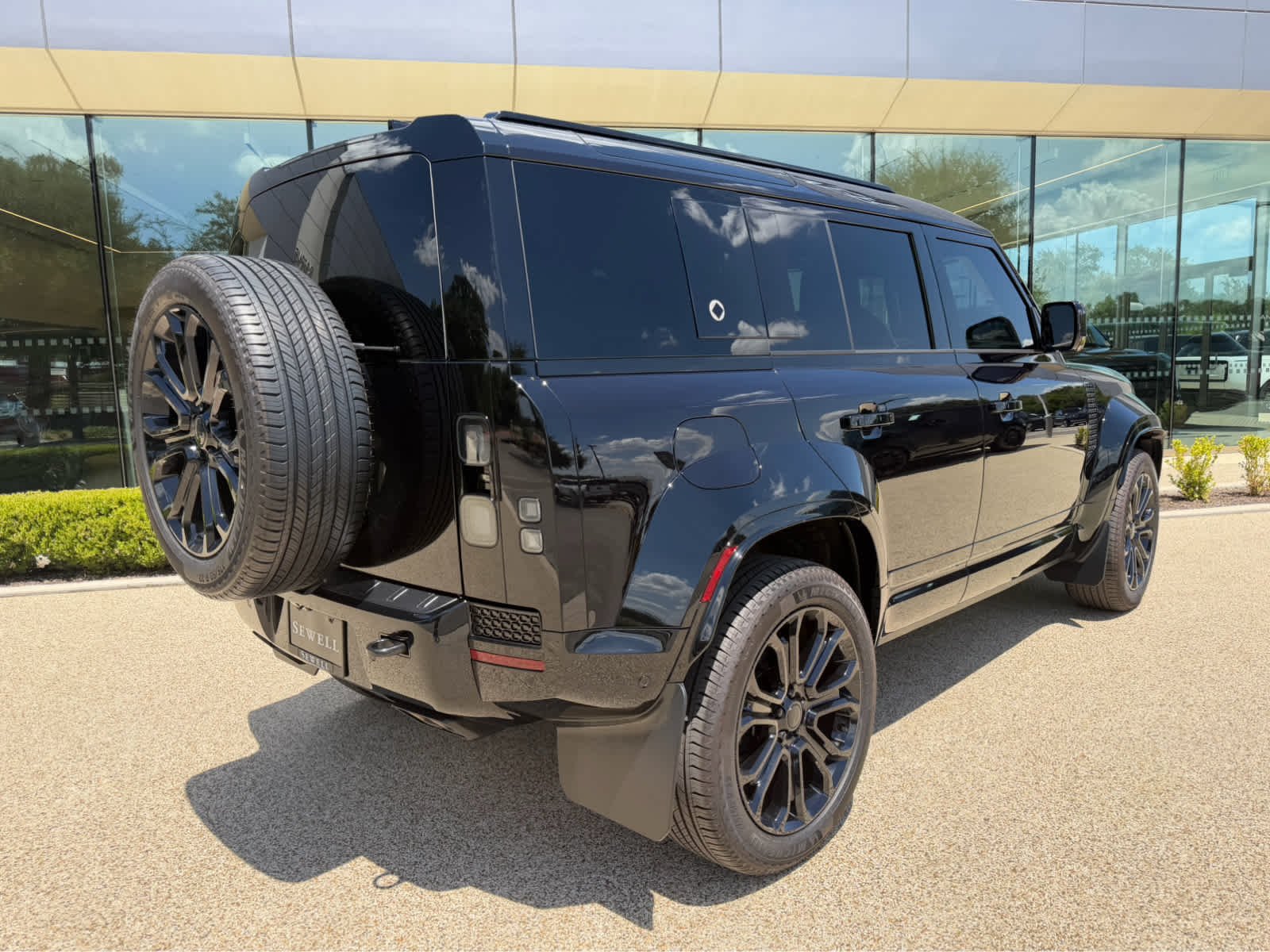 2026 Land Rover Defender OCTA Black - Photo 5
