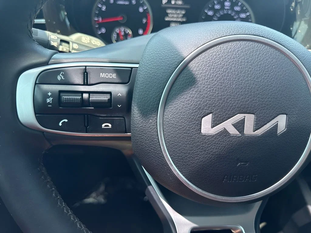 Used 2024 White Kia GT-Line image 14