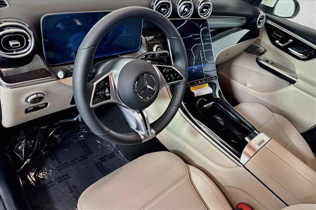 New 2026 Polar White Mercedes-Benz GLC 300 image 39