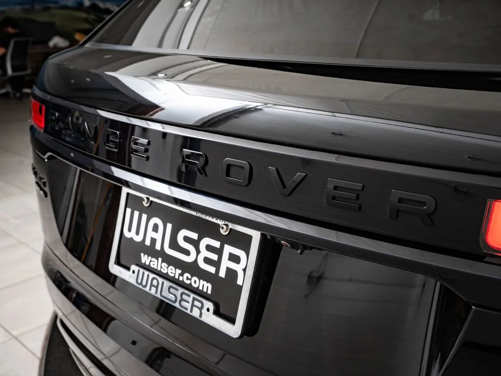 Used 2019 Santorini Black Metallic Land Rover R-Dynamic SE image 19
