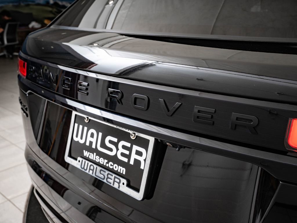 Used 2019 Santorini Black Metallic Land Rover R-Dynamic SE image 19