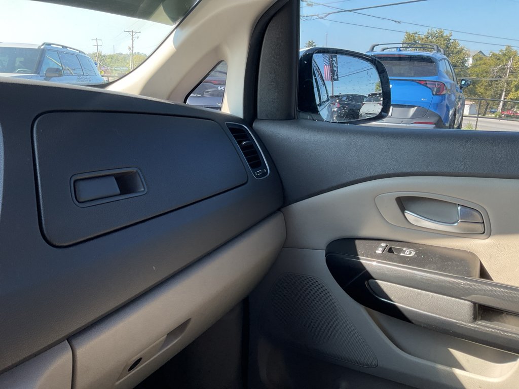Used 2015 Snow White Pearl Kia EX image 27