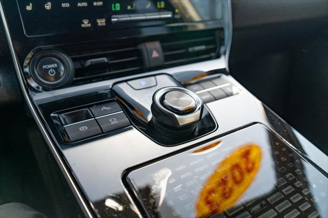 Certified Used 2023 WIND CHILL PEARL* Toyota  image 22