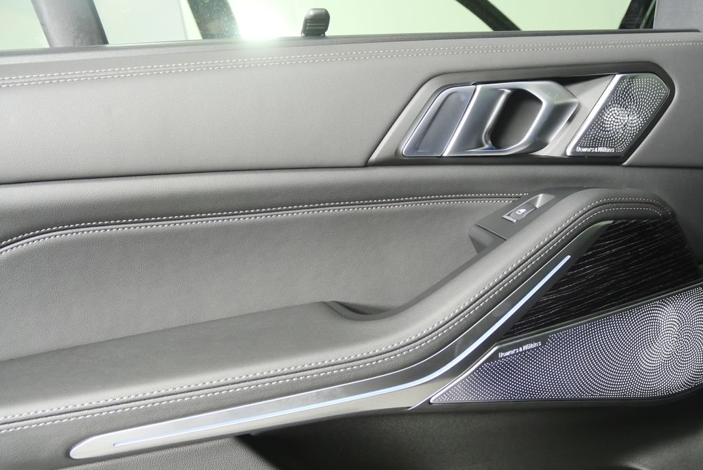 New 2026 Black Sapphire Metallic BMW M60i image 14