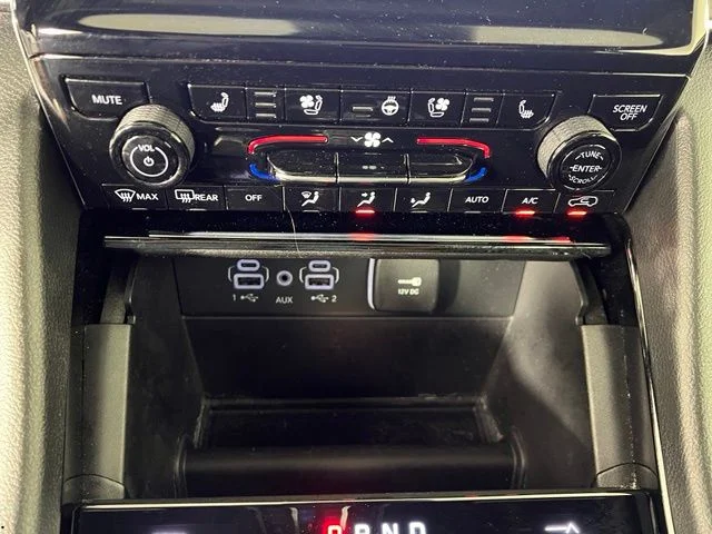 Used 2023 White Jeep Overland image 27