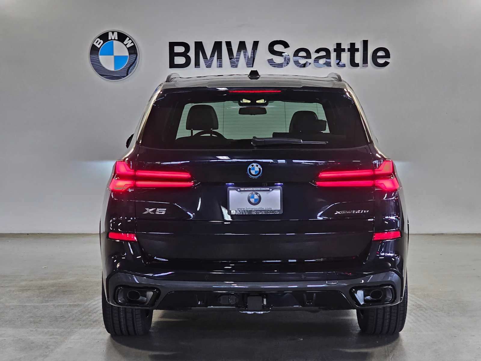 New 2026 Carbon Black Metallic BMW xDrive50e image 5