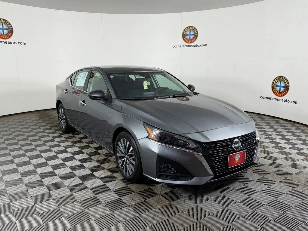 Used 2025 Gun Metallic Nissan 2.5 SV image 18