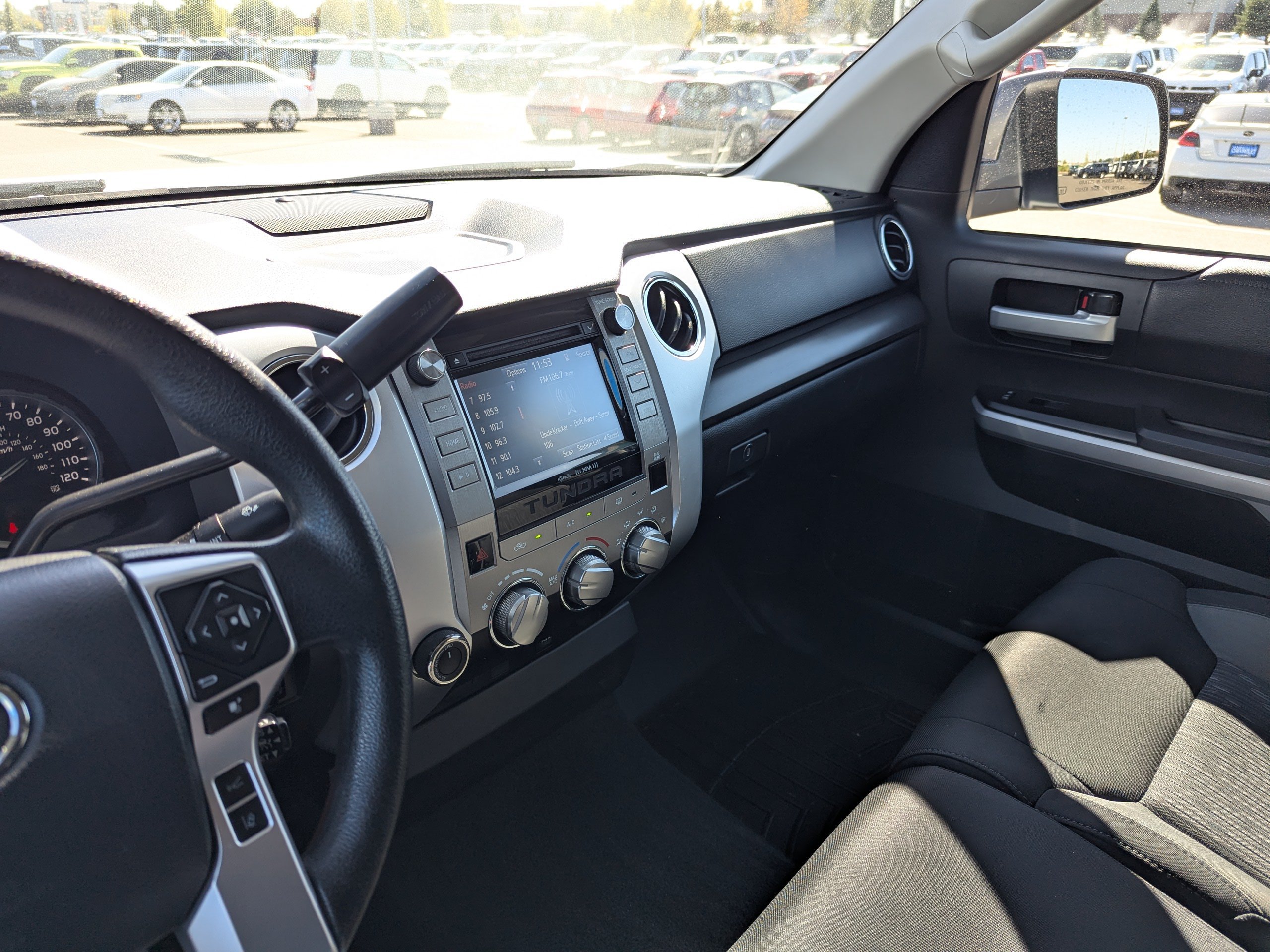 Used 2018 White Toyota SR5 image 21