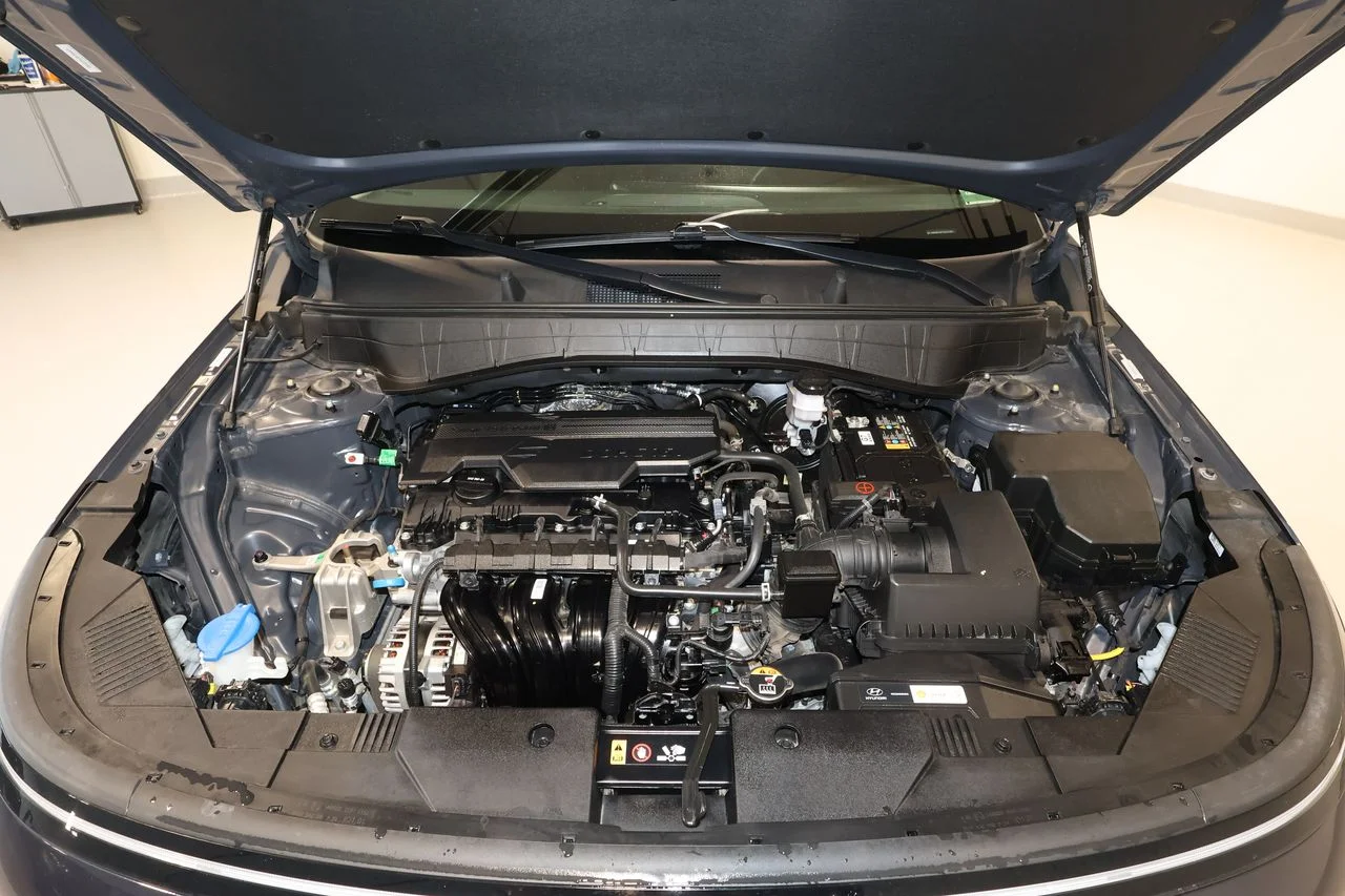 Used 2025 Blue Hyundai SEL image 32