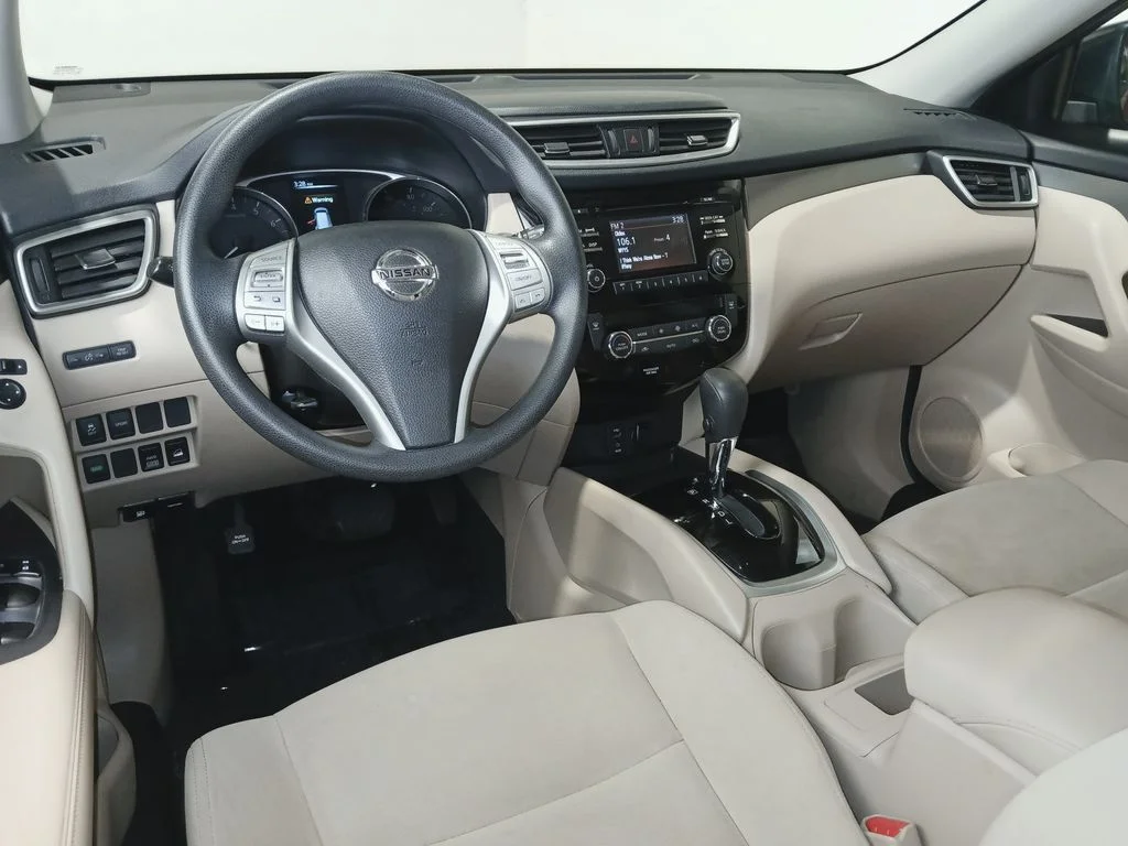 Used 2016 Red Nissan SV image 9