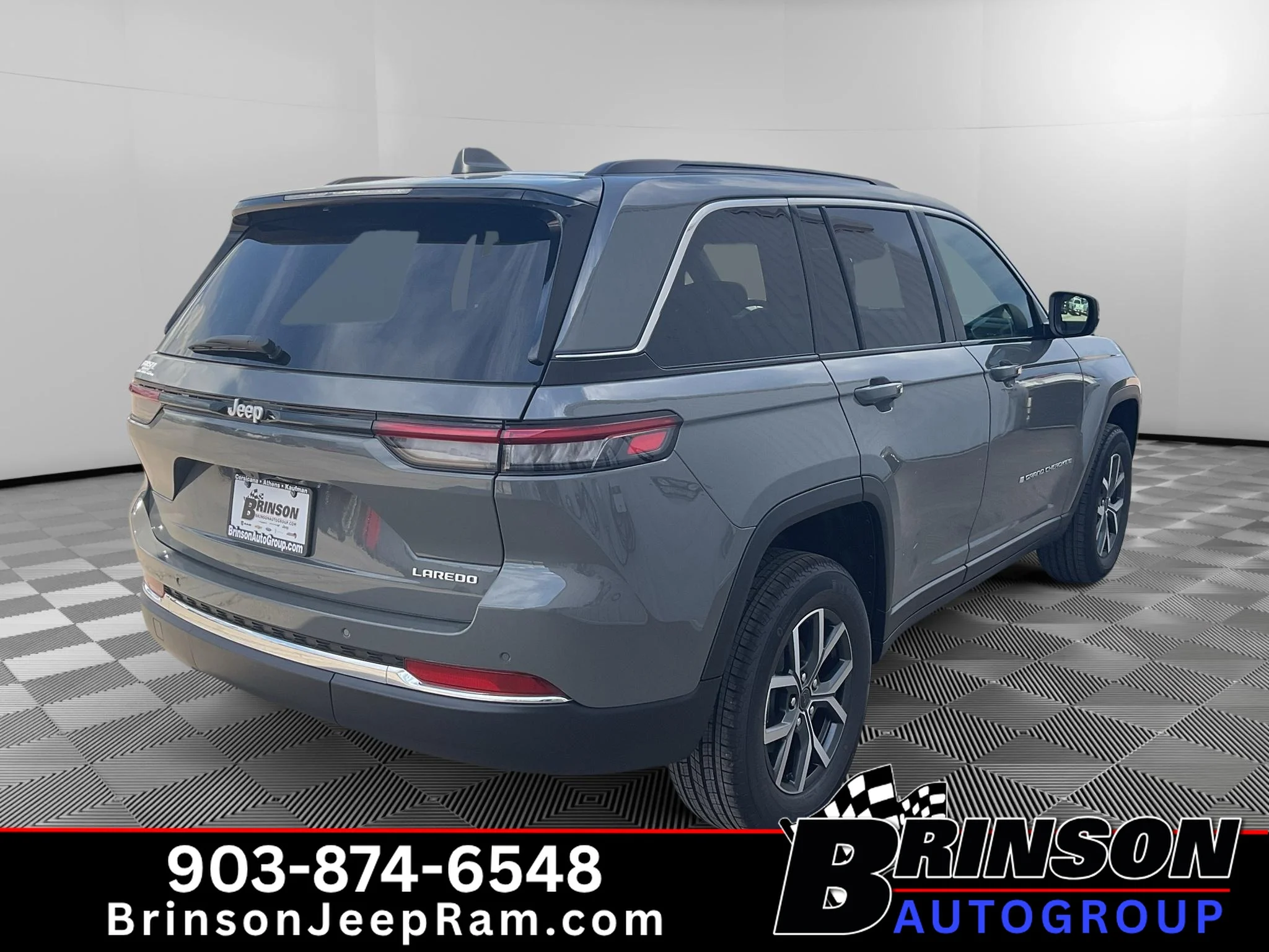 New 2027 Sting-Gray Clearcoat Jeep Laredo X image 5