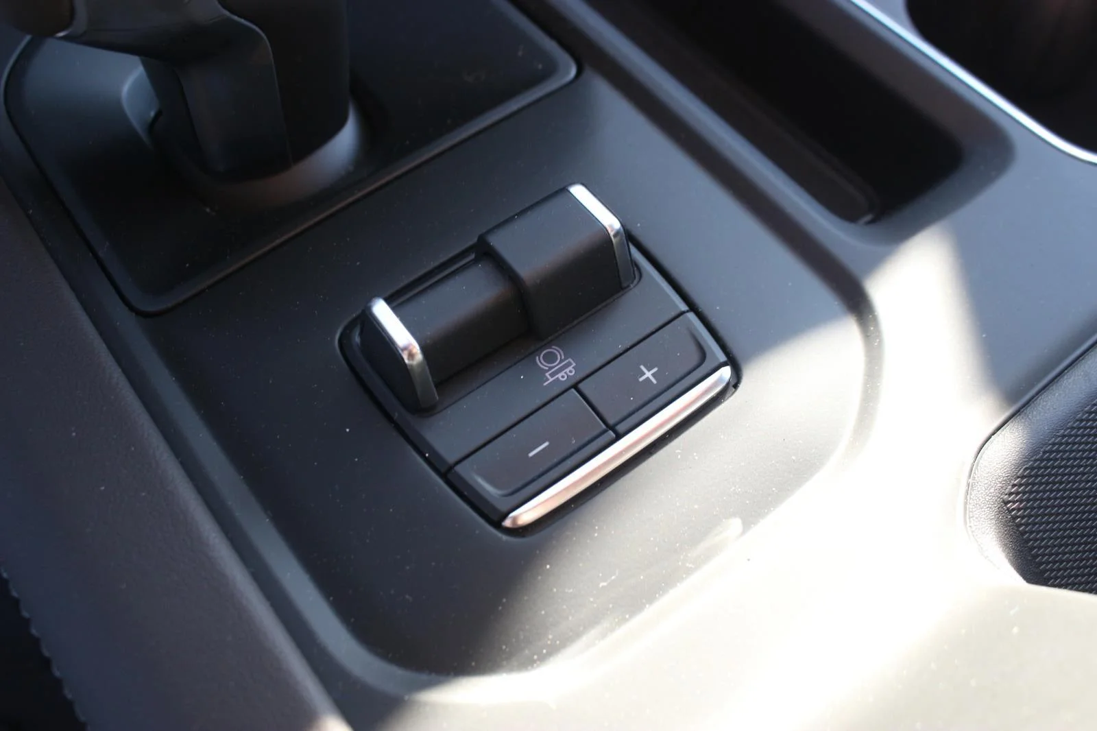 Used 2025 White Frost Tricoat GMC Denali image 24