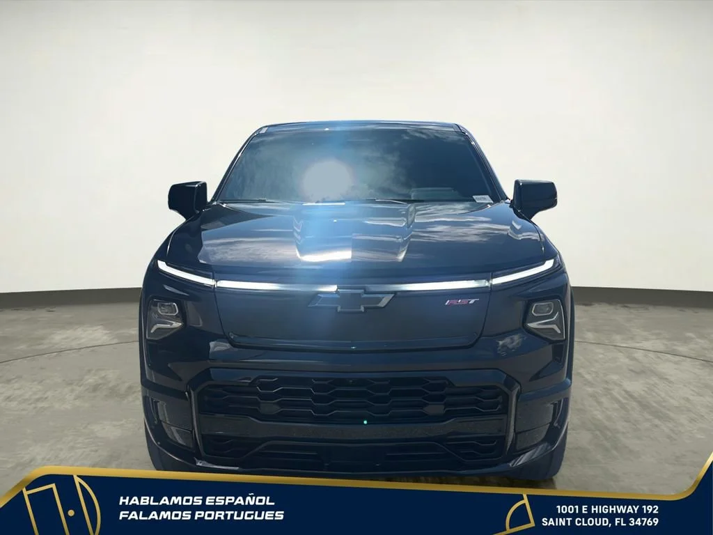 Used 2025 Black Chevrolet RST - Max Range image 9