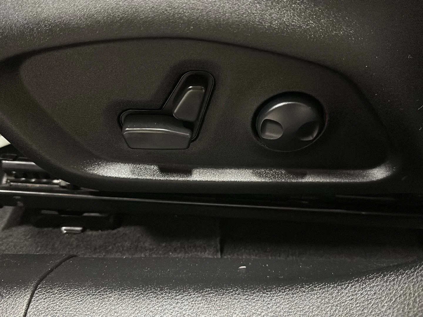 Used 2023 Diamond Black Crystal Pearlcoat Jeep Latitude image 16