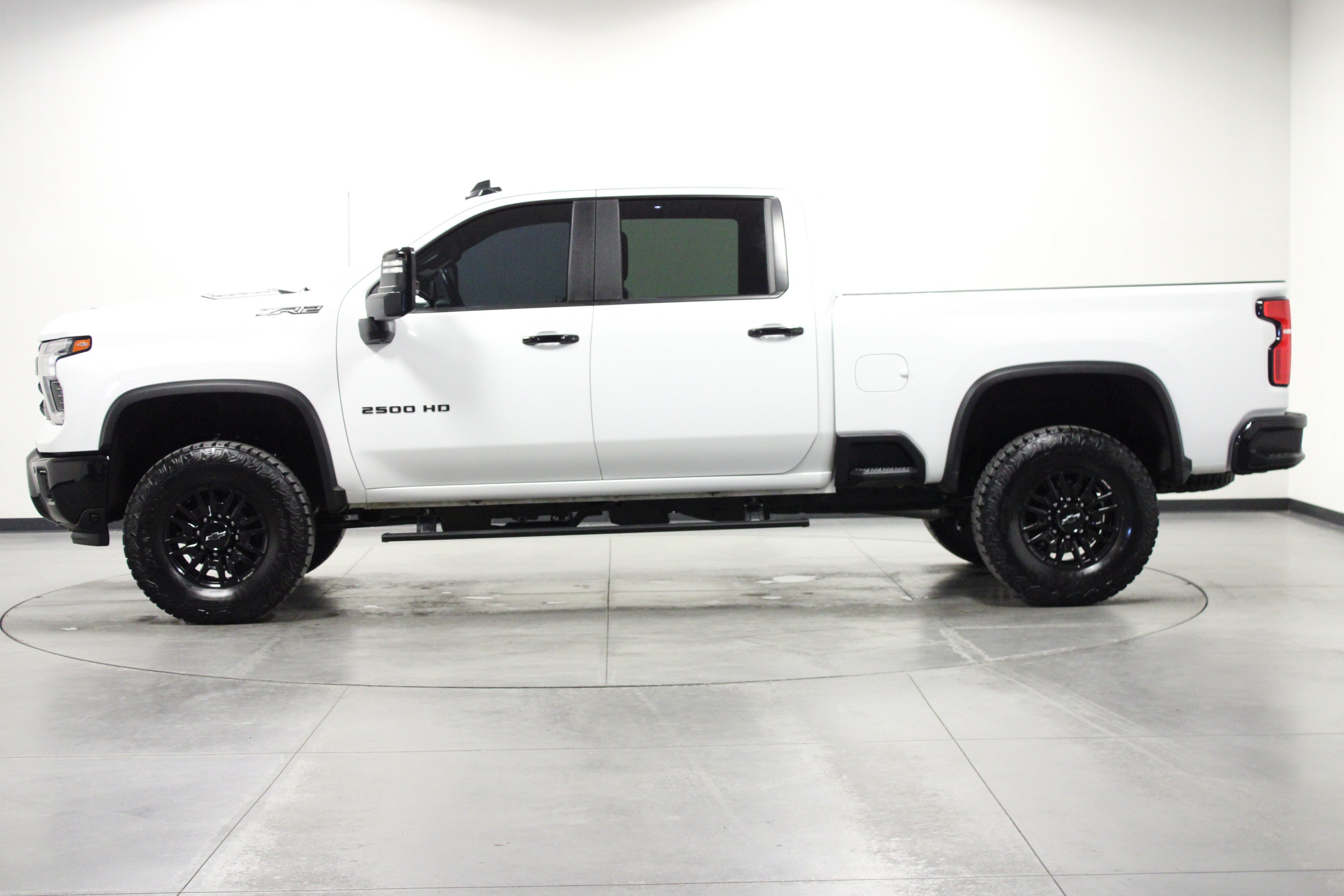 Used 2025 Summit White Chevrolet ZR2 image 7