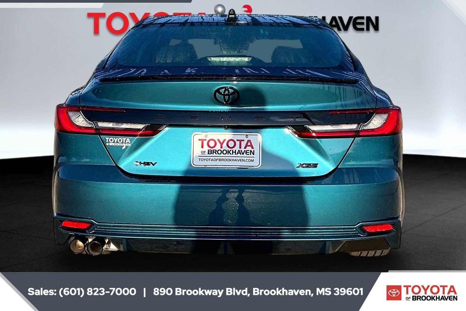 New 2026 Ocean Gem with Midnight Black Metallic roof Toyota XSE image 4