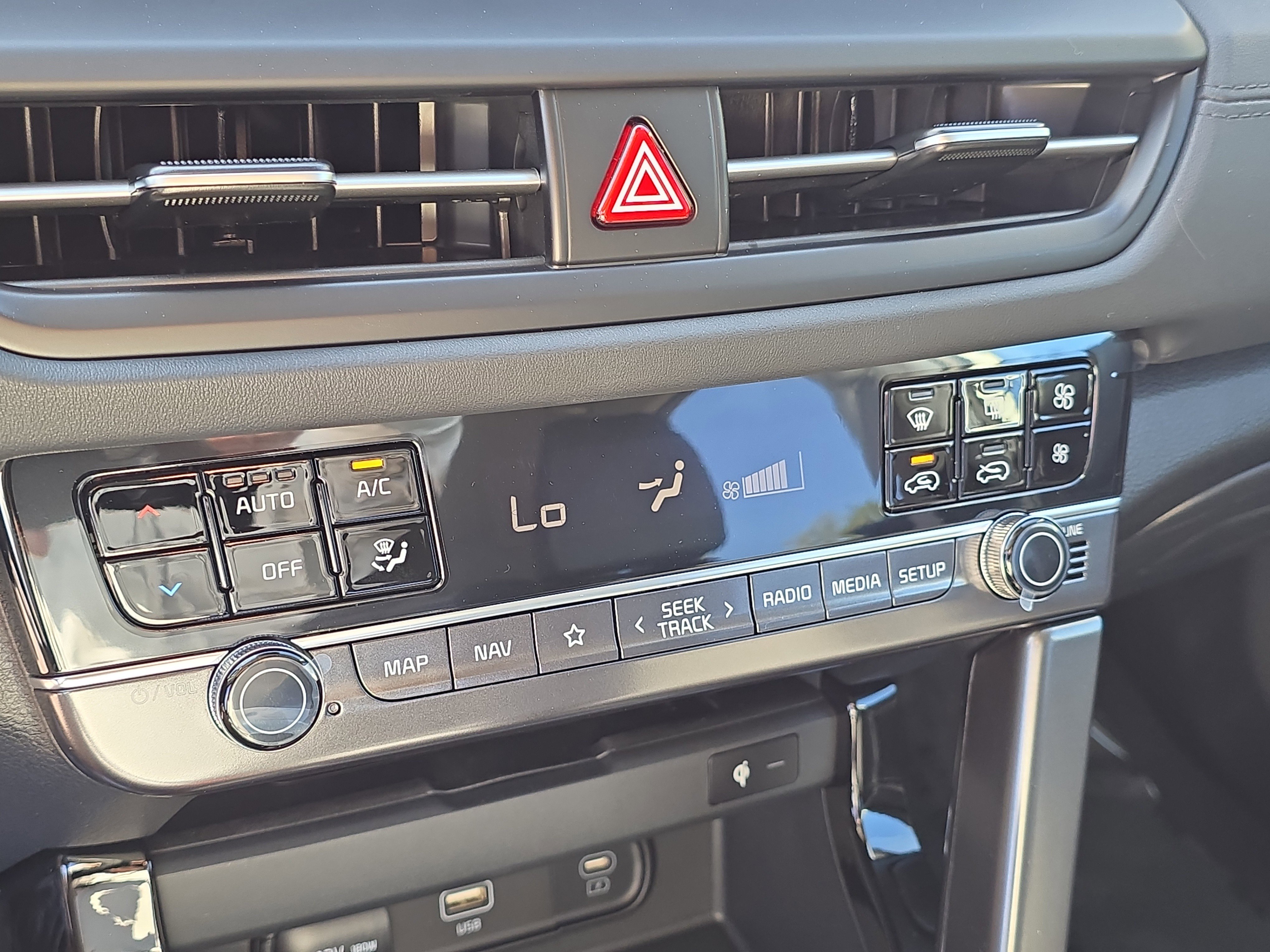 New 2026 Snow White Pearl Kia EX image 23